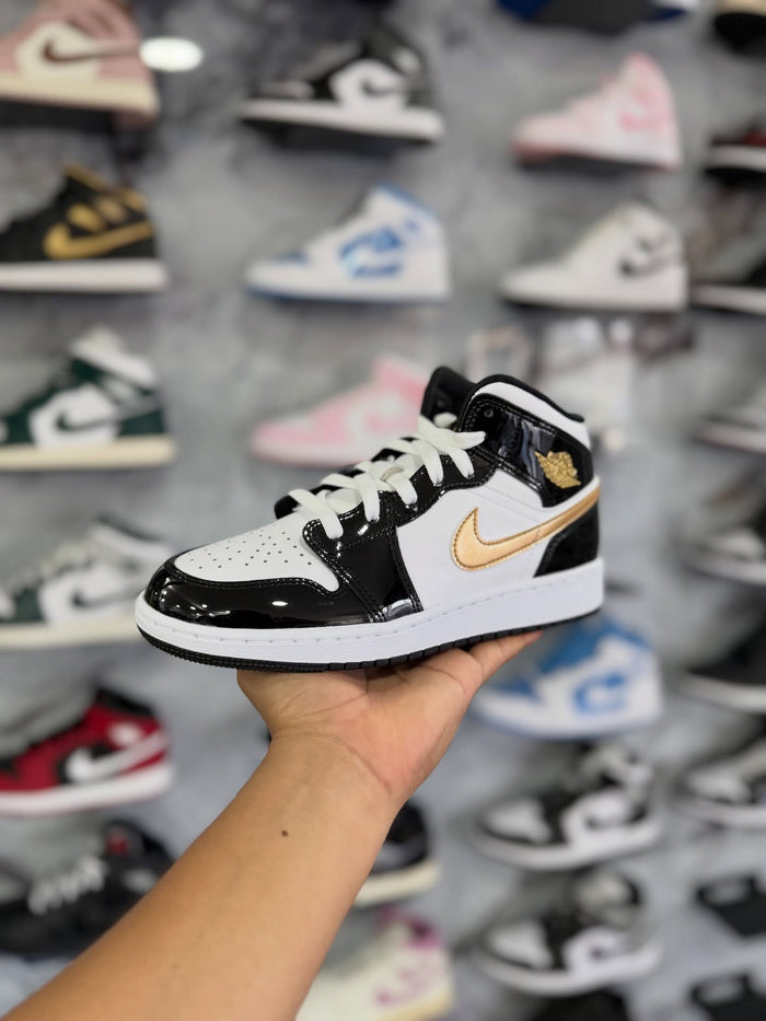 JORDAN 1 MID PATENT GOLD · foto 1 · besneaker Instagram