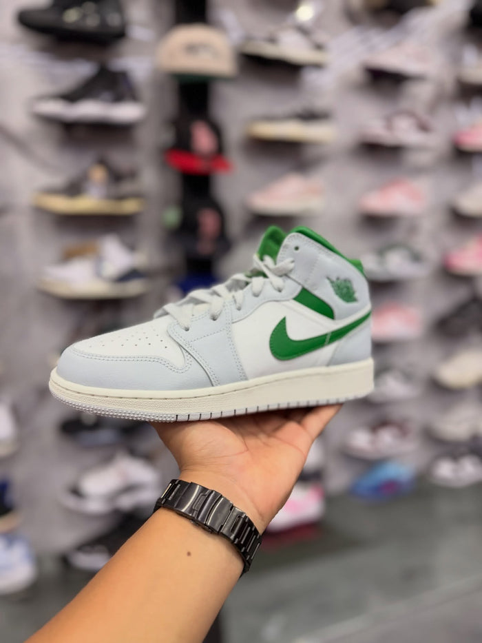 JORDAN 1 MID PINE GREEN · foto 1 · besneaker Instagram