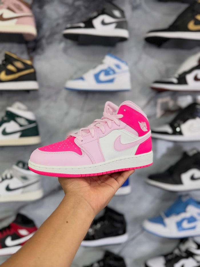 JORDAN 1 MID HYPER PINK · foto 1 · besneaker Instagram