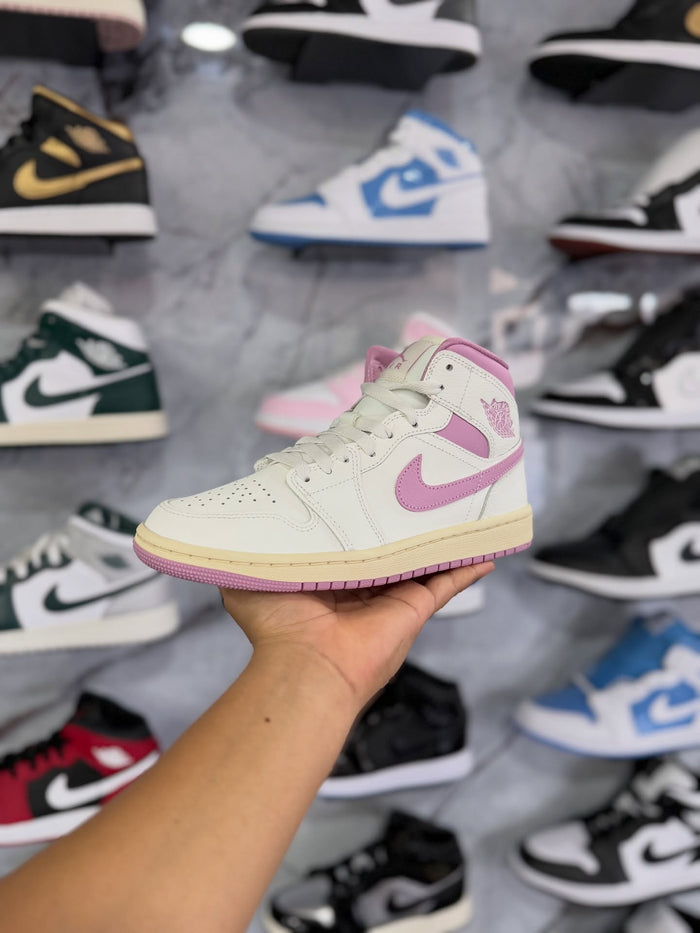 JORDAN 1 MID MUSLIN · foto 1 · besneaker Instagram
