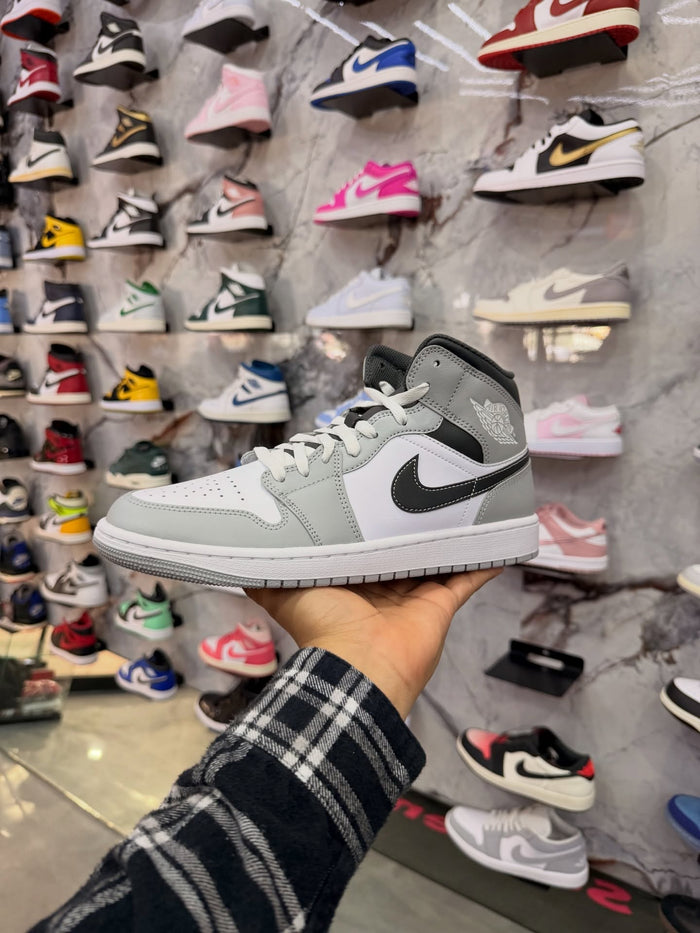 JORDAN 1 MID SMOKE GREY · foto 1 · besneaker Instagram