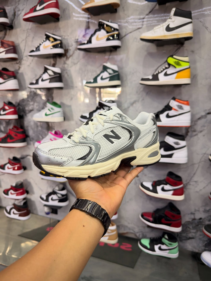 NB 530 WHITE SILVER · foto 1 · besneaker Instagram