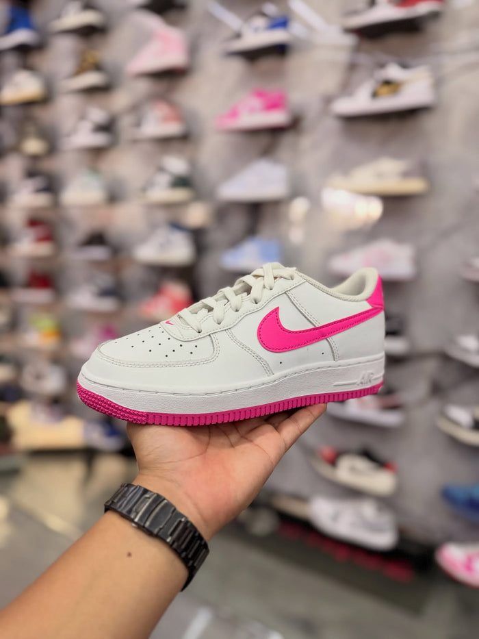 NIKE AIR FORCÉ 1 PINK · foto 1 · besneaker Instagram