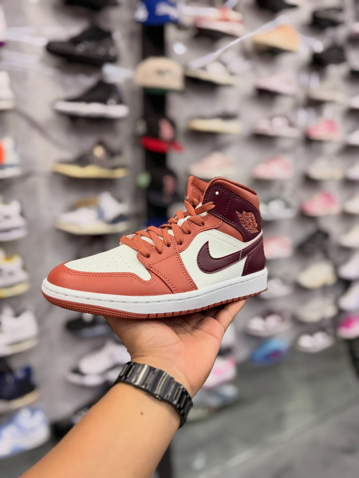 JORDAN 1 MID DUSTY PEACH · foto 1 · besneaker Instagram