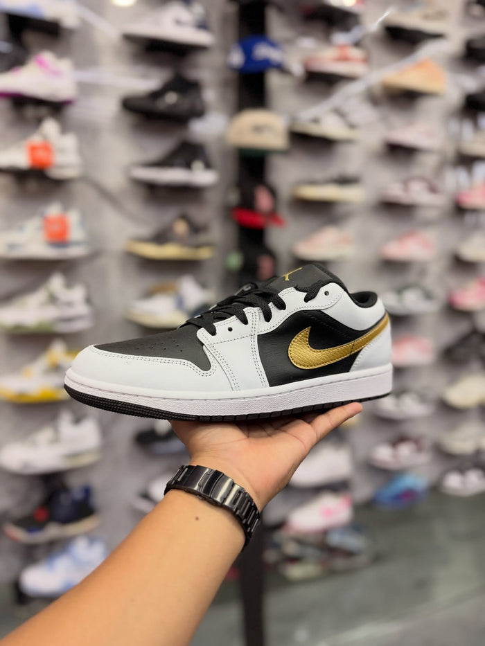 JORDAN 1 LOW SWOOSH GOLD · foto 1 · besneaker Instagram