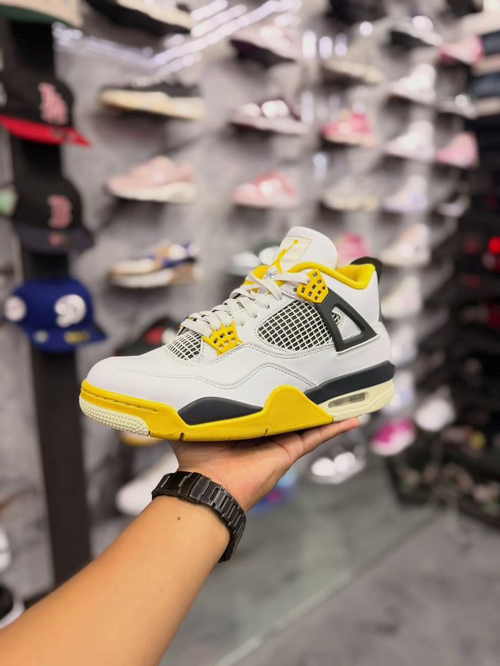 JORDAN 4 VIVID SULFUR · foto 1 · besneaker Instagram