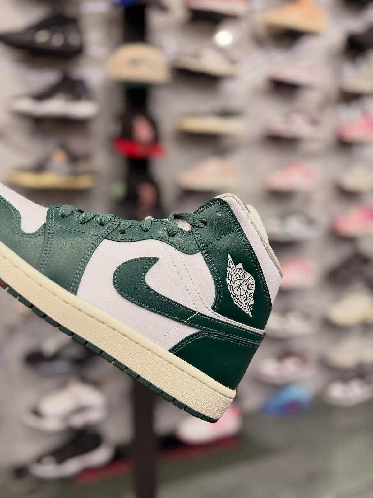 JORDAN 1 MID OXIDIZED GREEN · foto 2 · besneaker Instagram