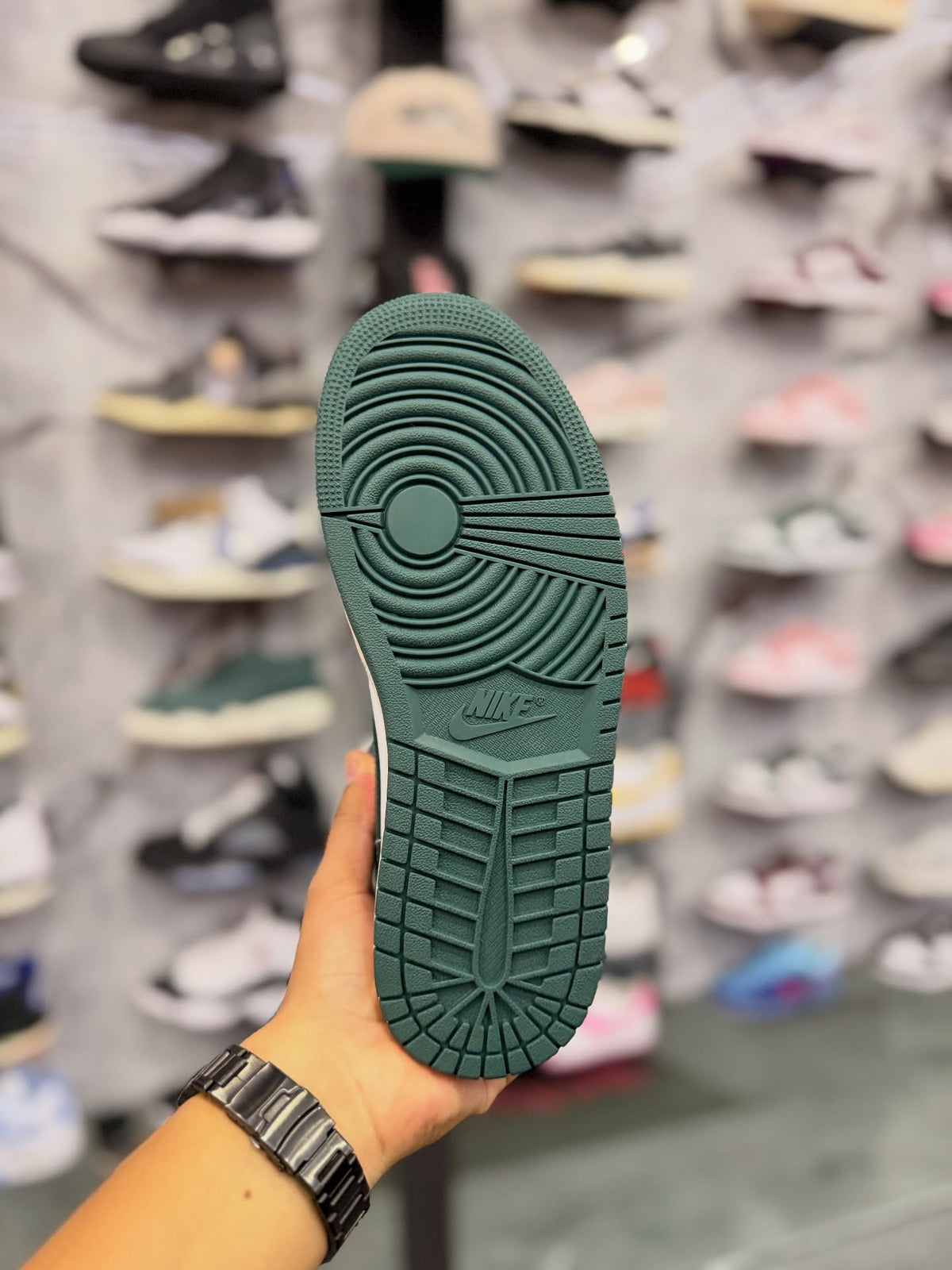 JORDAN 1 MID OXIDIZED GREEN · foto 3 · besneaker Instagram