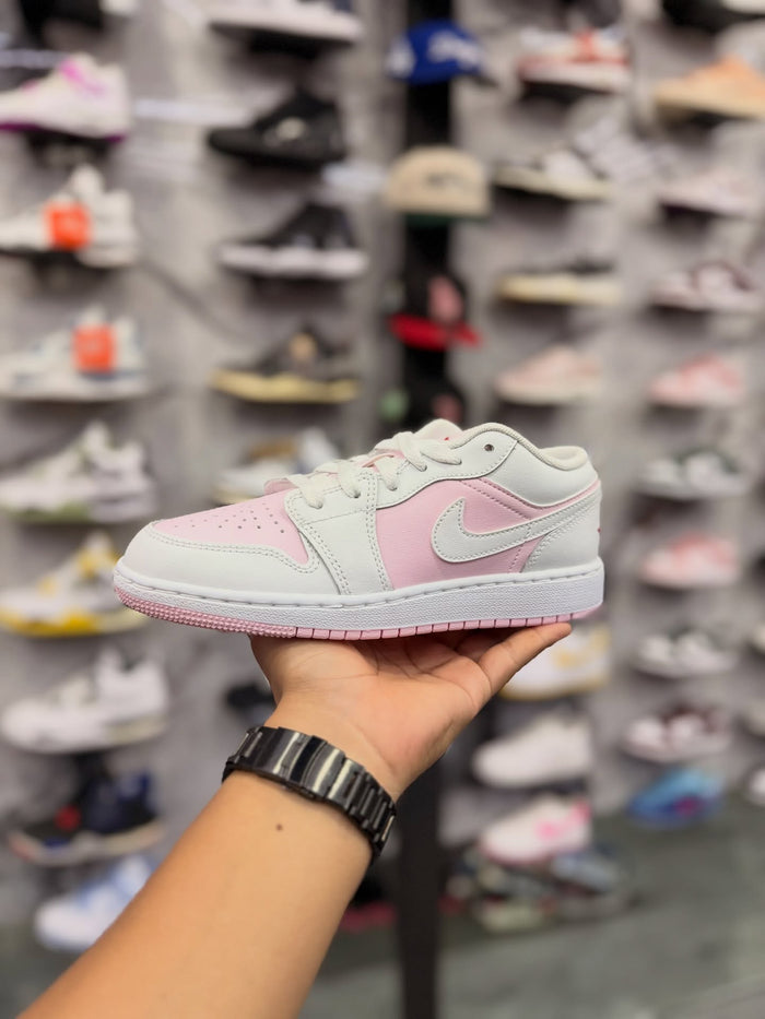 JORDAN 1 LOW PINK FOAM · foto 1 · besneaker Instagram