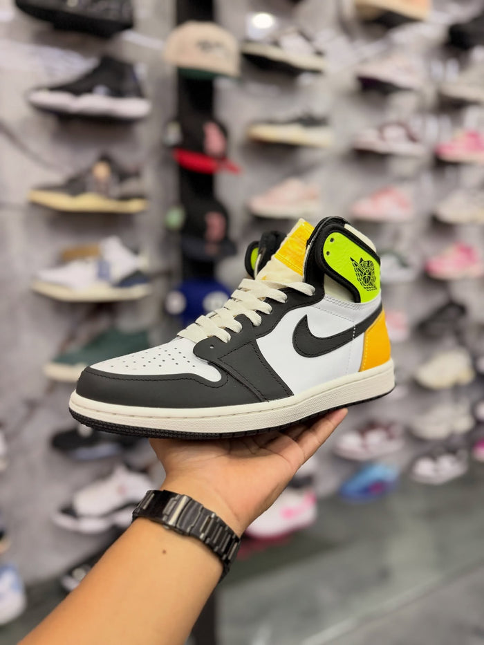 JORDAN 1 HIGH VOLT GOLD · foto 1 · besneaker Instagram