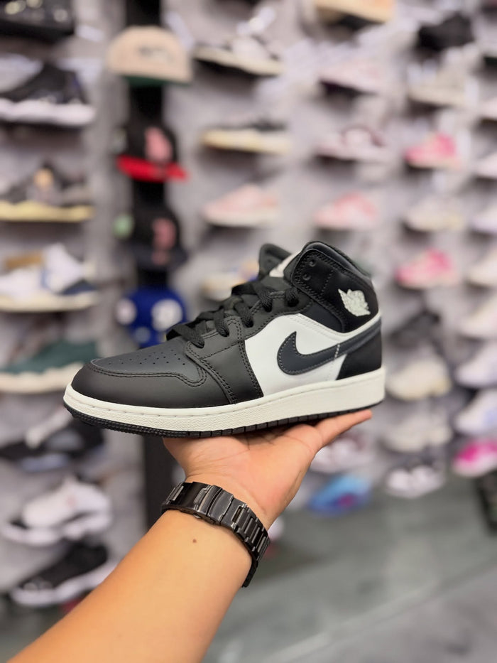 JORDAN 1 MID OFF NOIR · foto 1 · besneaker Instagram