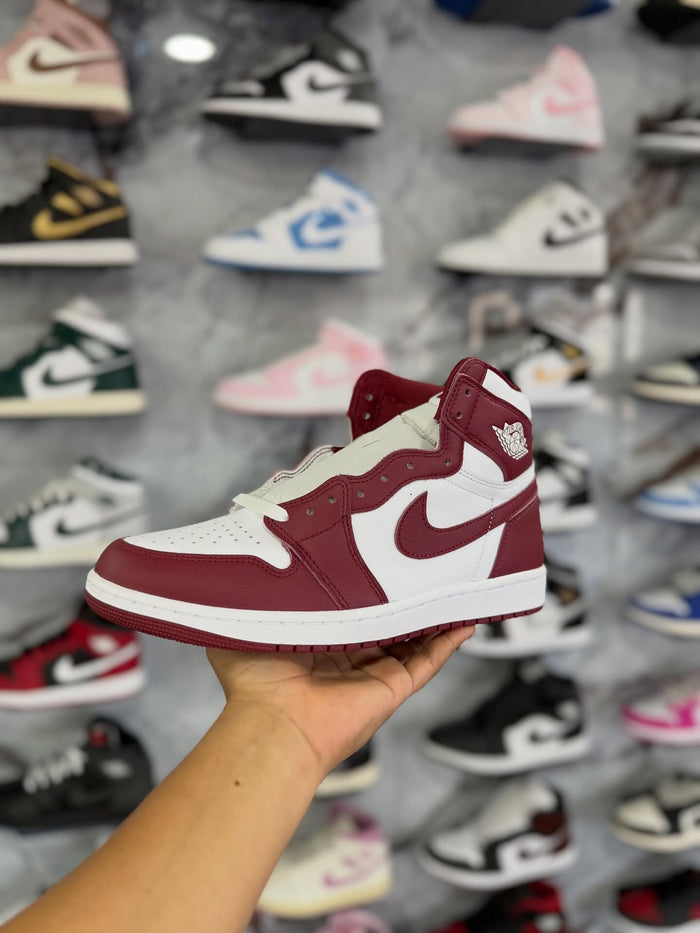 JORDAN 1 HIGH TEAM RED · foto 1 · besneaker Instagram