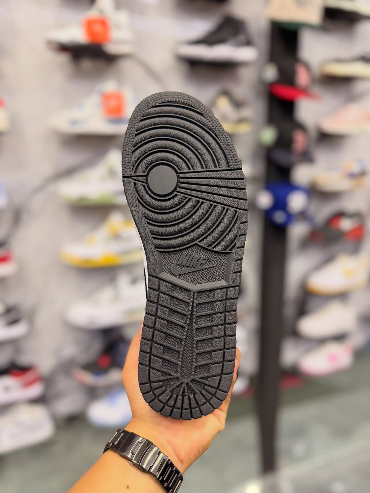 JORDAN 1 HIGH SILVER TOE · foto 3 · besneaker Instagram