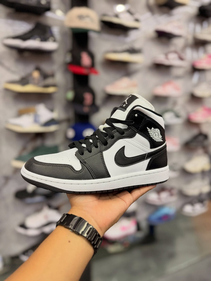 JORDAN 1 MID PANDA · foto 1 · besneaker Instagram