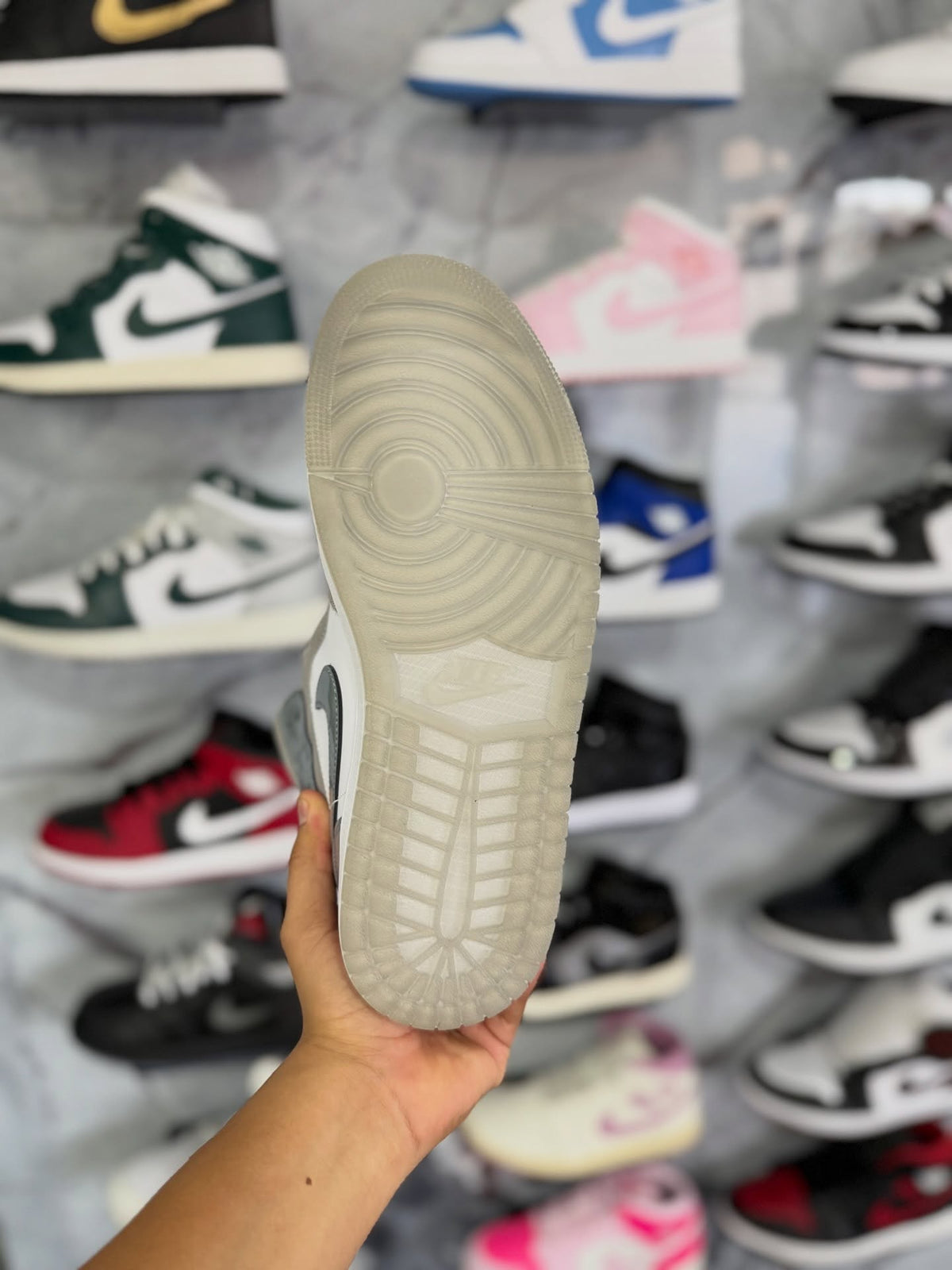 JORDAN 1 MID COOL GREY · foto 3 · besneaker Instagram