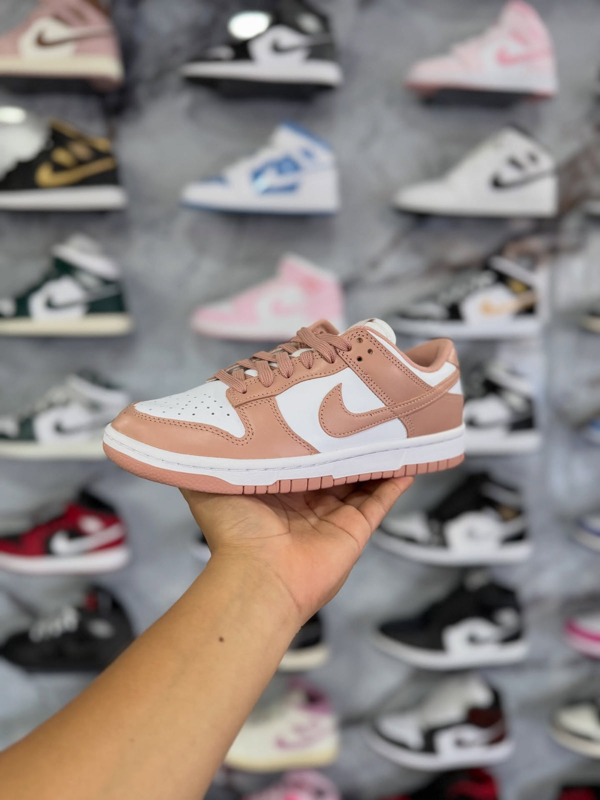 DUNK LOW WHISPER · foto 1 · besneaker Instagram