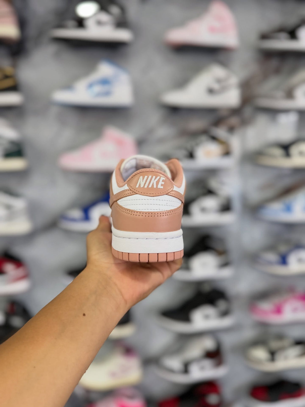 DUNK LOW WHISPER · foto 2 · besneaker Instagram
