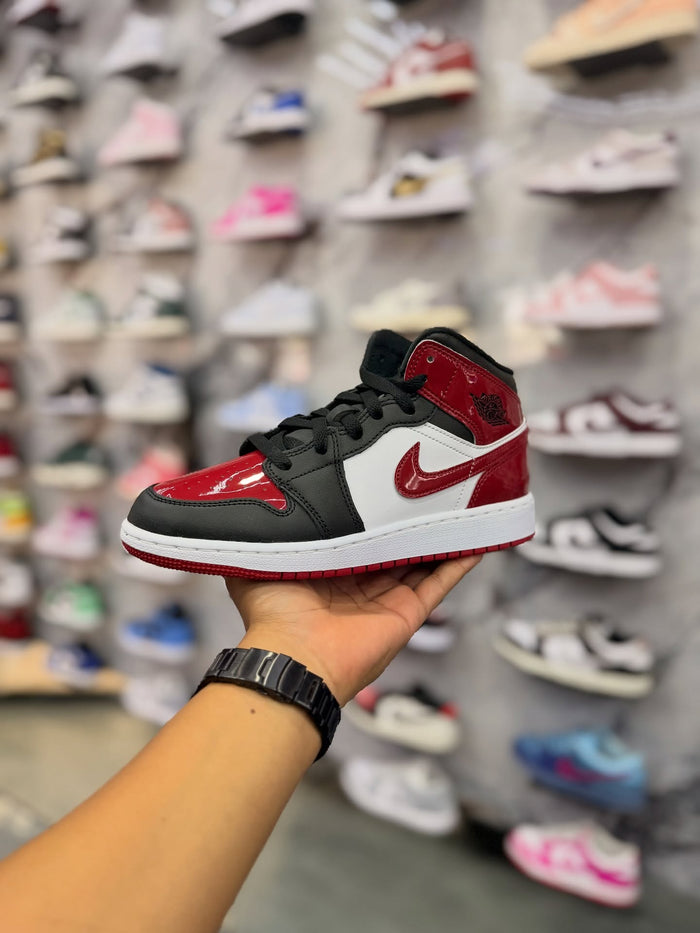 JORDAN 1 MID PATENT RED · foto 1 · besneaker Instagram