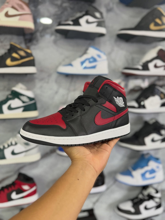 JORDAN 1 MID VARSITY RED · foto 1 · besneaker Instagram