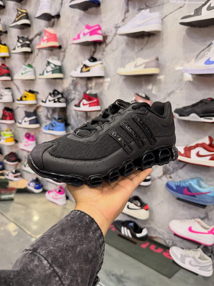 ADIDAS MEGARIDE BLACK · foto 1 · besneaker Instagram