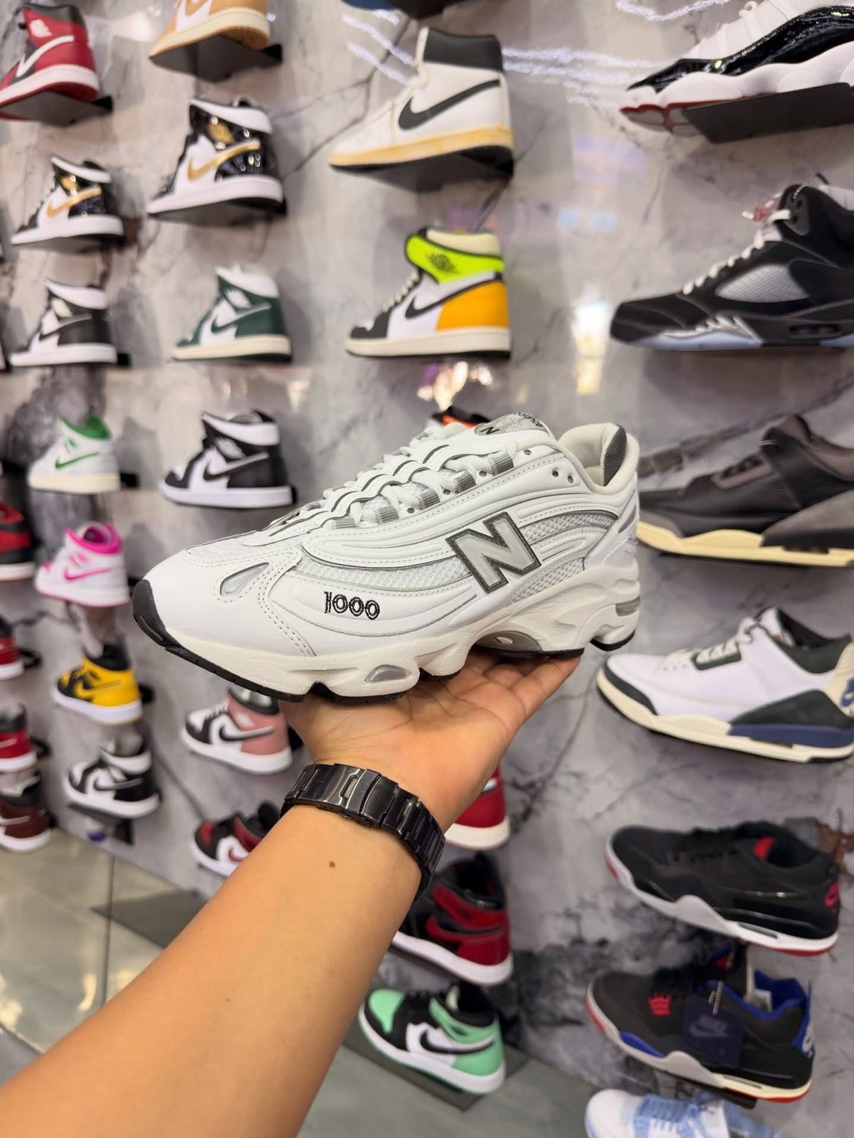 NB 1000 WHITE / SILVER · foto 1 · besneaker Instagram