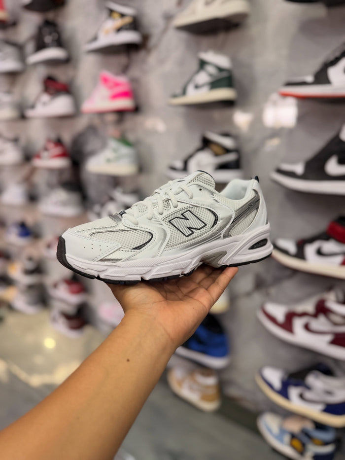 NEW BALANCE 530 · foto 1 · besneaker Instagram