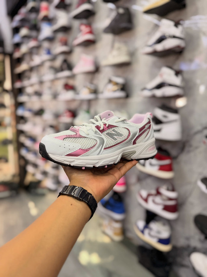 NEW BALANCE 530 · foto 1 · besneaker Instagram