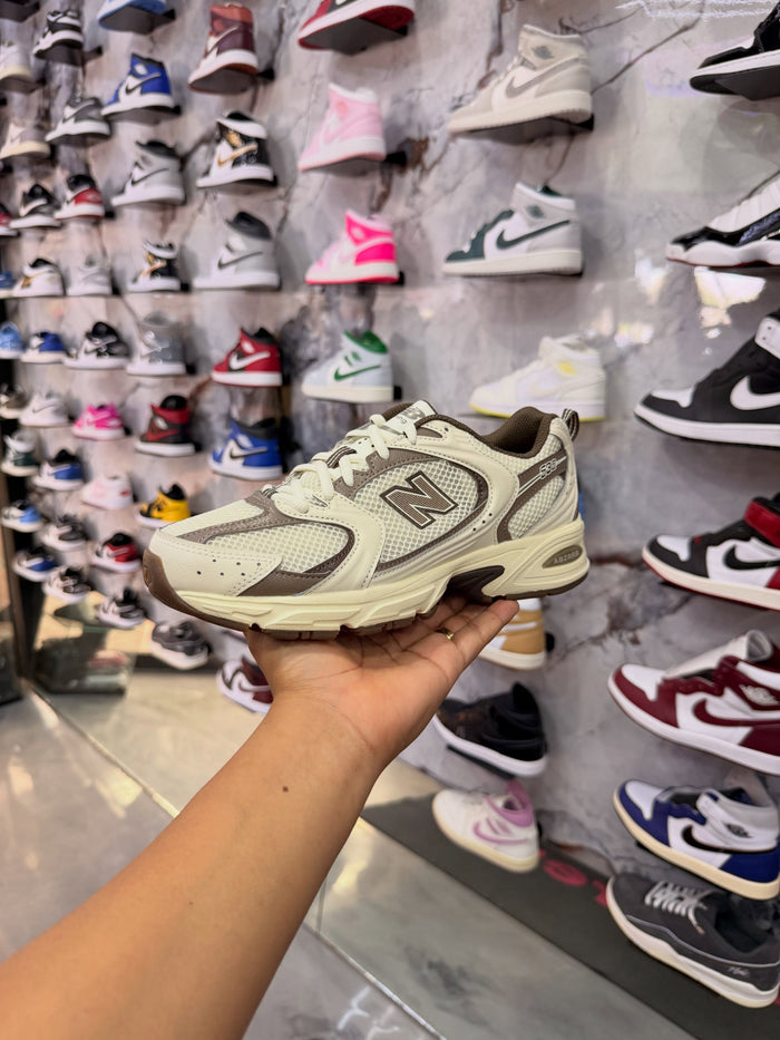 NEW BALANCE 530 · foto 1 · besneaker Instagram
