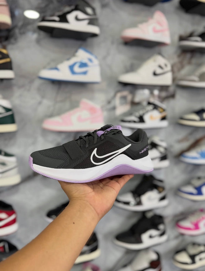 NIKE TRAINER