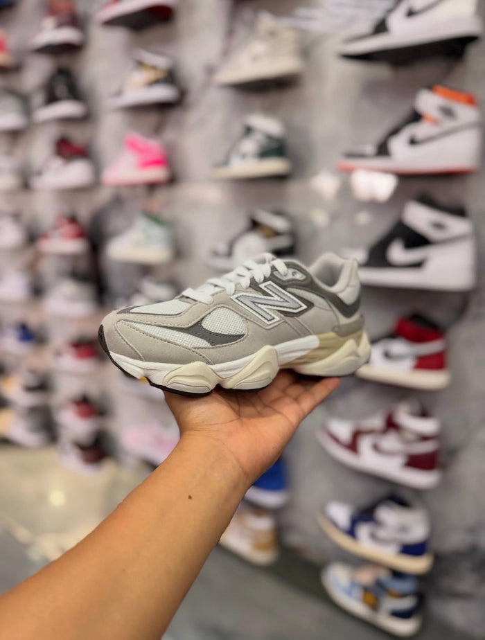 NEW BALANCE 9060