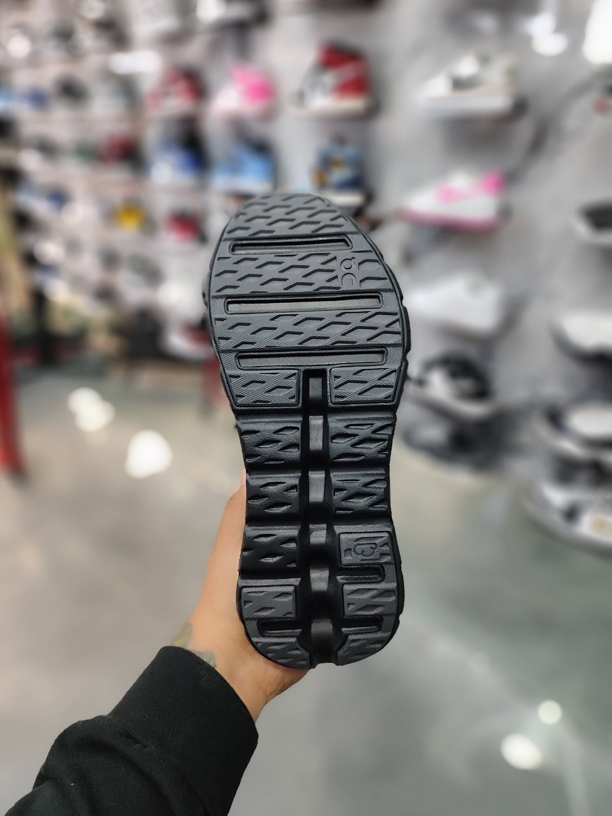 ON CLOUD TILT BLACK