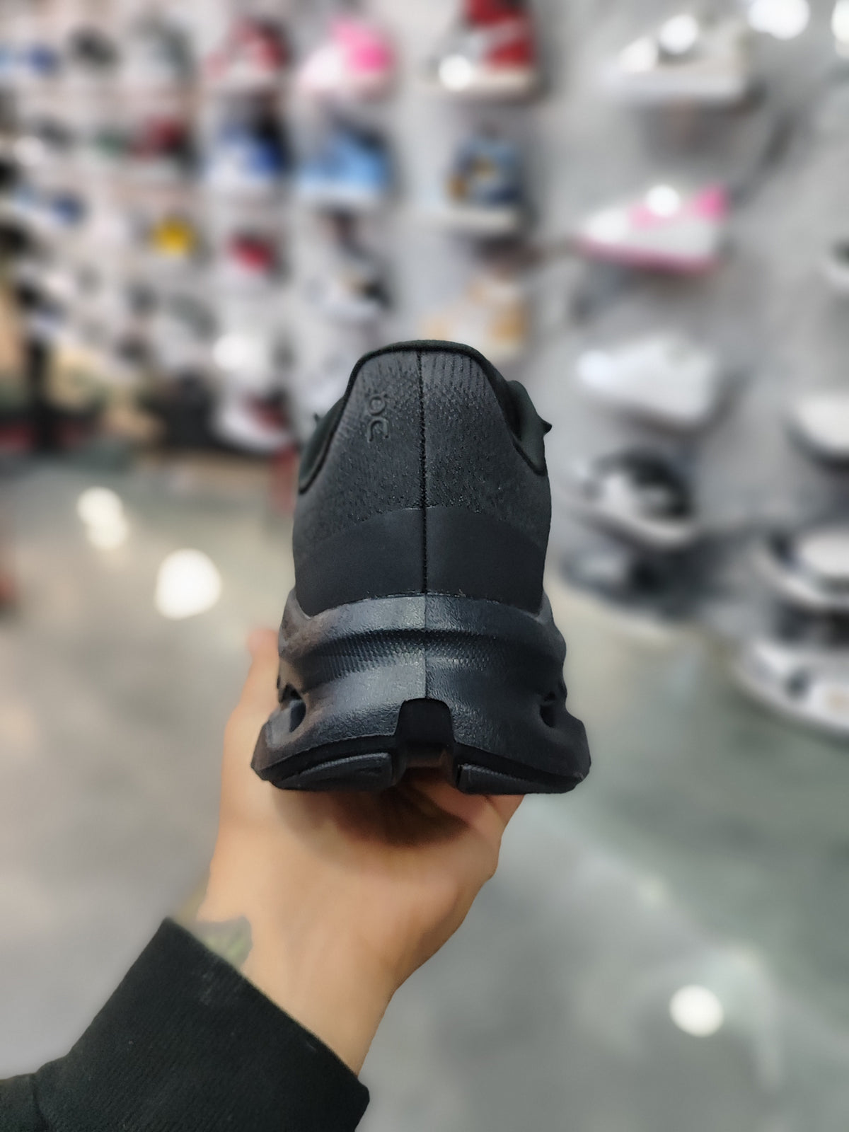 ON CLOUD TILT BLACK