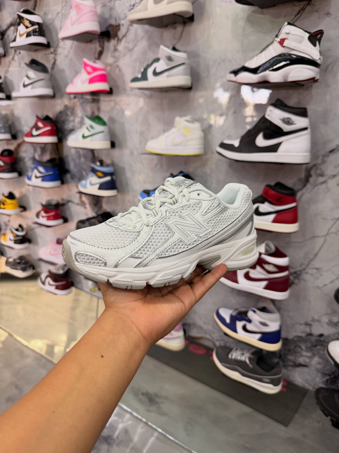 NEW BALANCE 740 · vista lateral · Besneaker
