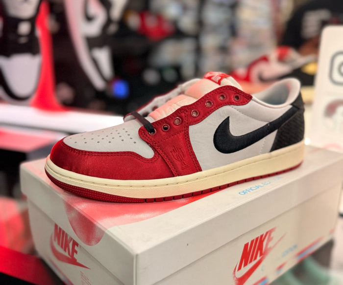 JORDAN 1 LOW TROPHY ROOM