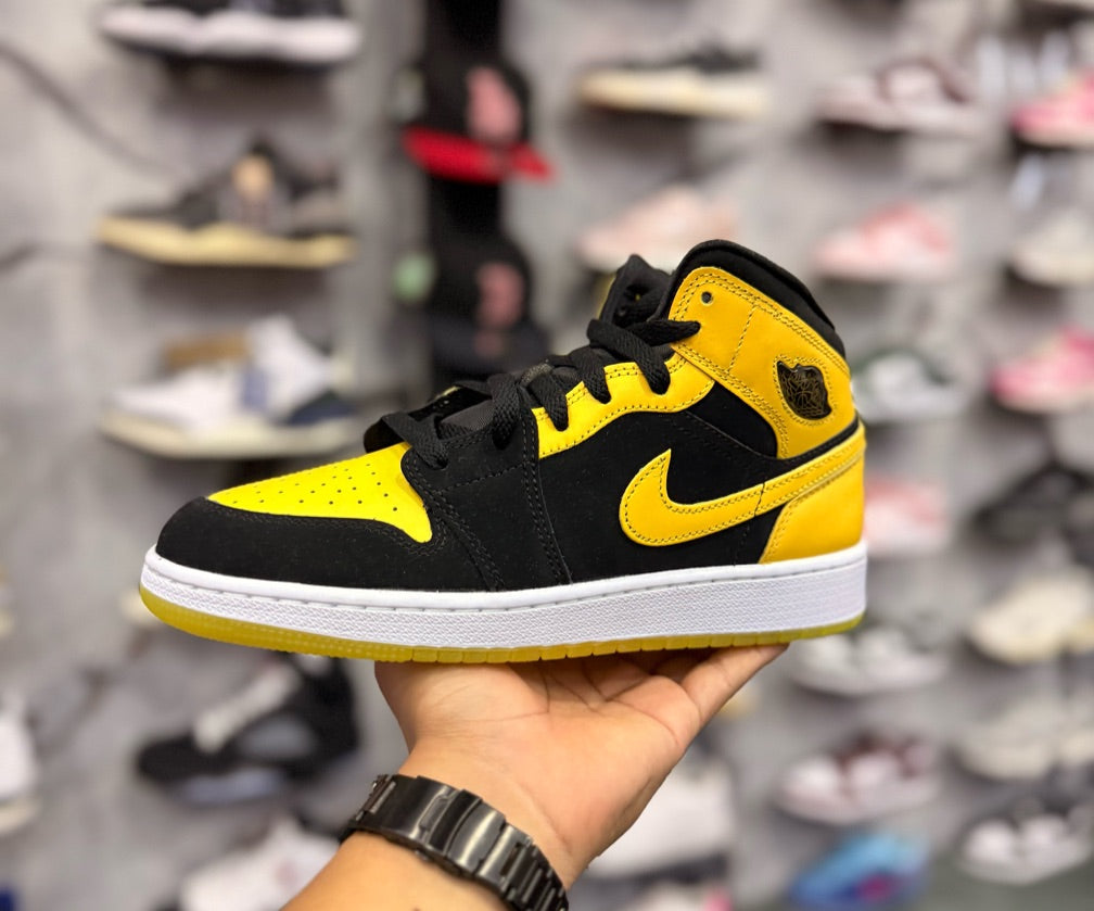 JORDAN 1 MID VARSITY MAIZE