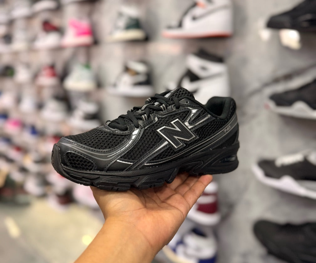 NEW BALANCE 740