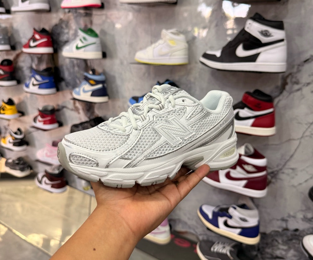 NEW BALANCE 740