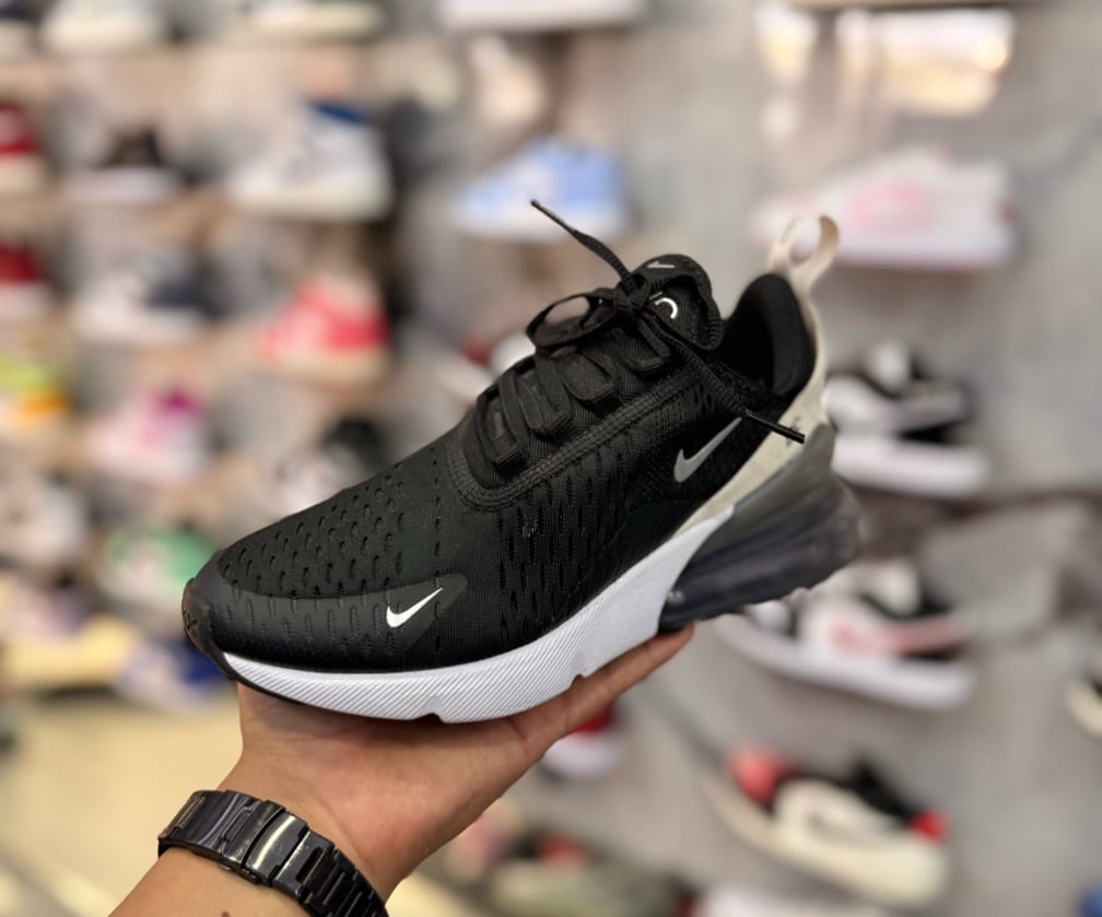 NIKE AIR MAX 270
