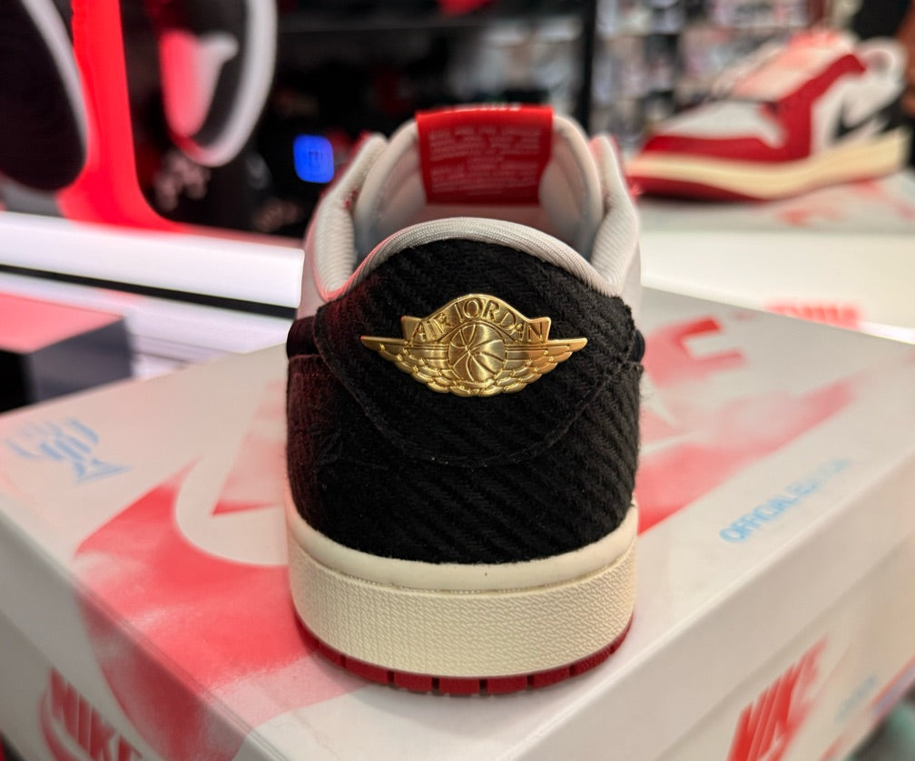 JORDAN 1 LOW TROPHY ROOM