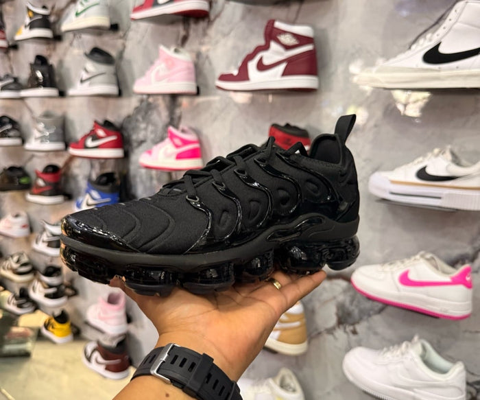 NIKE VAPORMAX  PLUS