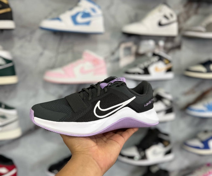 NIKE TRAINER