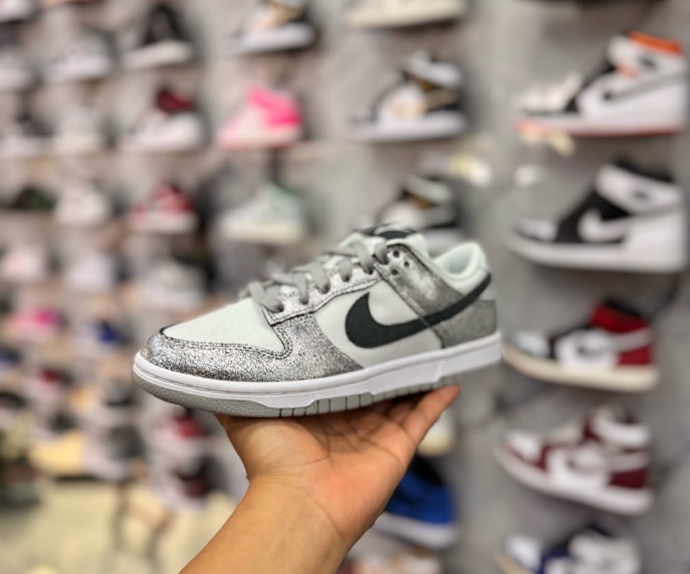 DUNK LOW METALLIC SILVER