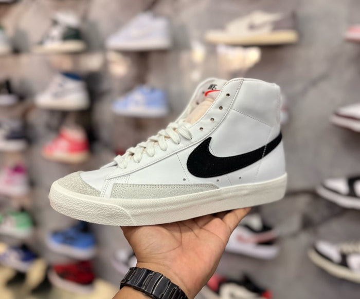 NIKE BLAZER